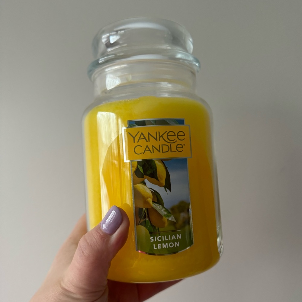 Yankee 22oz Large Jar Candle - Sicilian Lemon